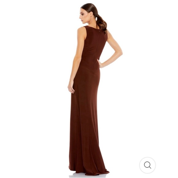 Mac Duggal Ruched Stretch Jersey Gown - Picture 3 of 8